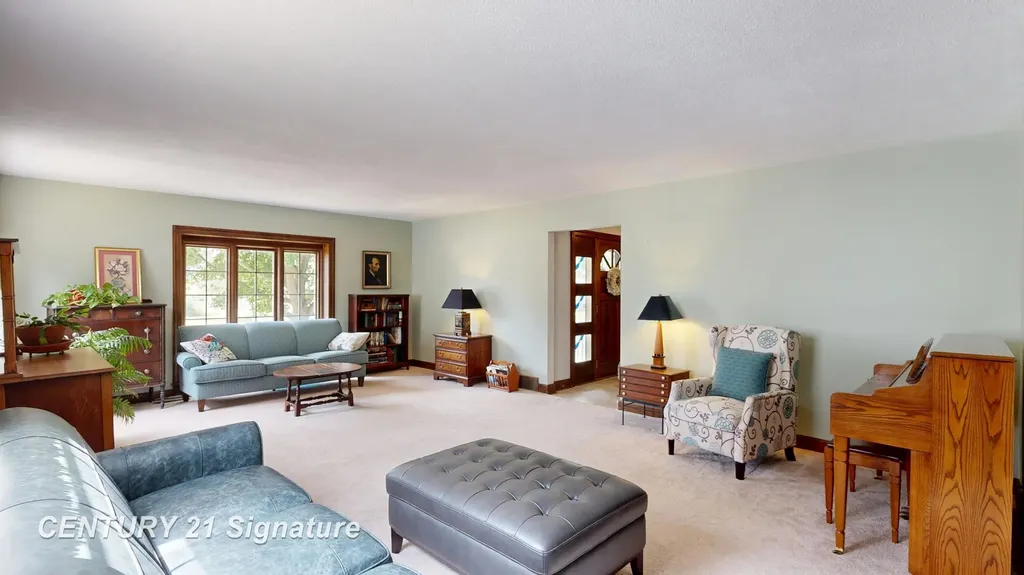 212 Cedarwood Drive Flushing City MI 48433