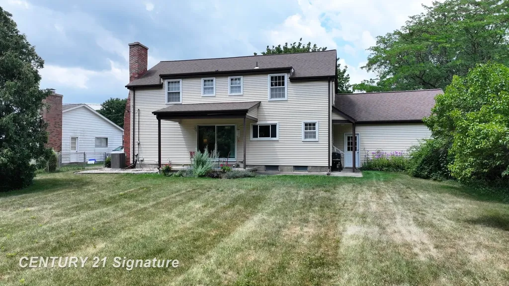 212 Cedarwood Drive Flushing City MI 48433
