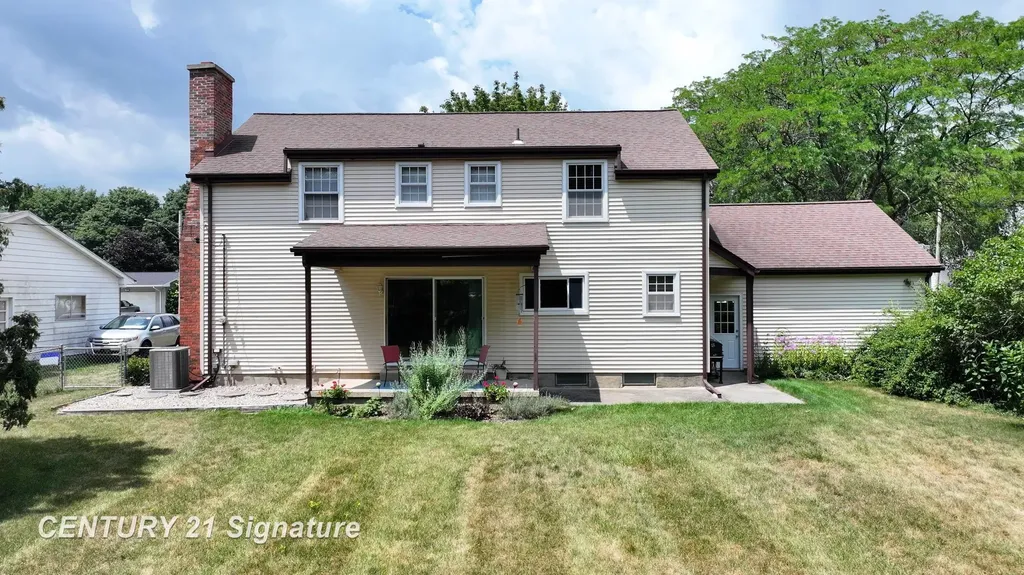 212 Cedarwood Drive Flushing City MI 48433