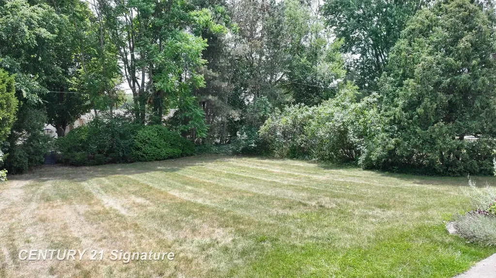 212 Cedarwood Drive Flushing City MI 48433