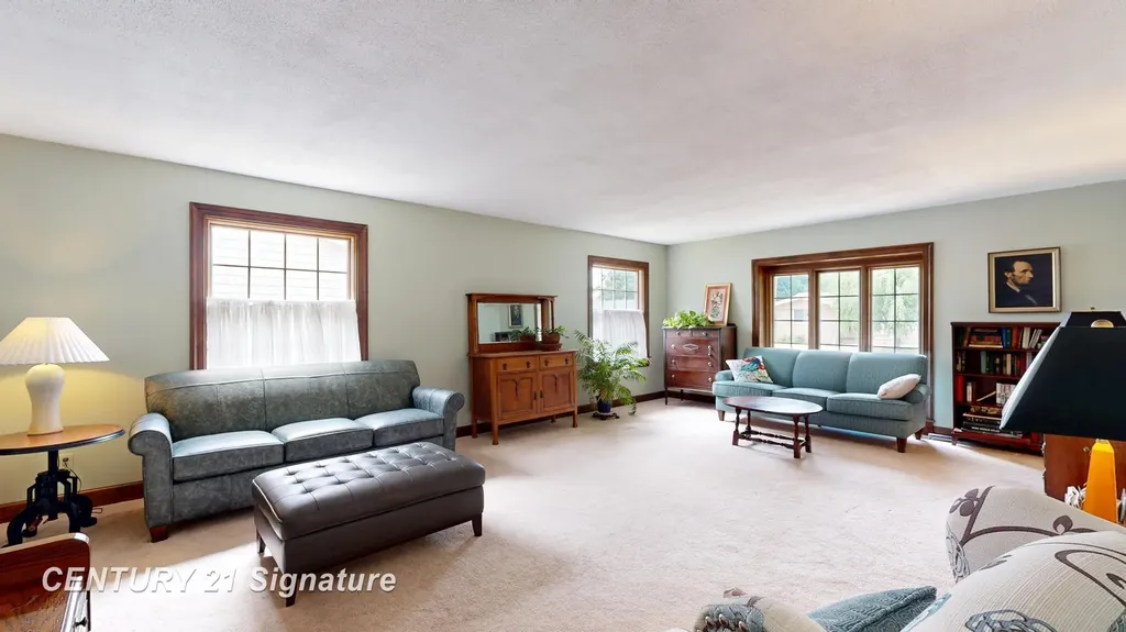 212 Cedarwood Drive Flushing City MI 48433
