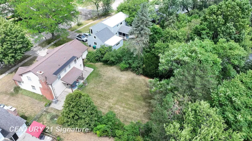 212 Cedarwood Drive Flushing City MI 48433