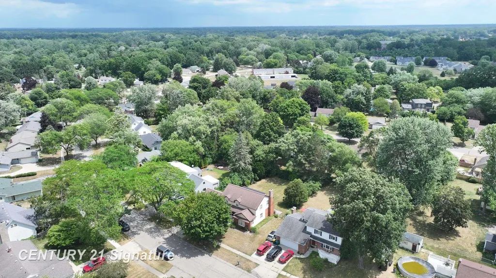 212 Cedarwood Drive Flushing City MI 48433