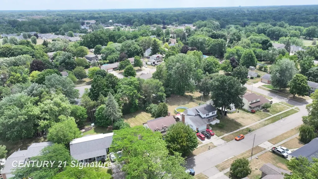 212 Cedarwood Drive Flushing City MI 48433