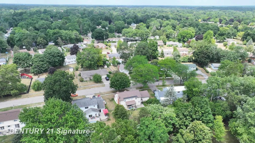 212 Cedarwood Drive Flushing City MI 48433