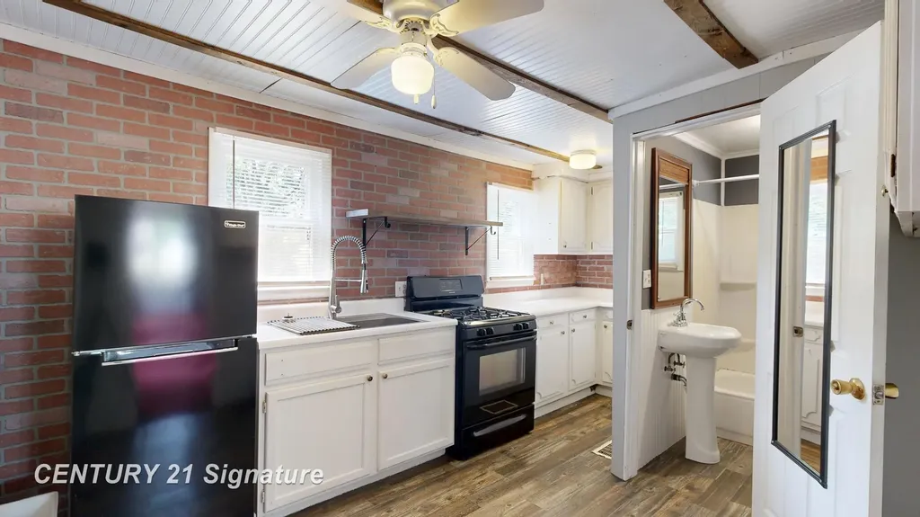 455 Deland Road Flushing City MI 48433