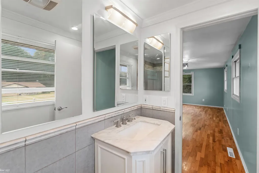 4333 Post Drive Flint Charter Township MI 48532