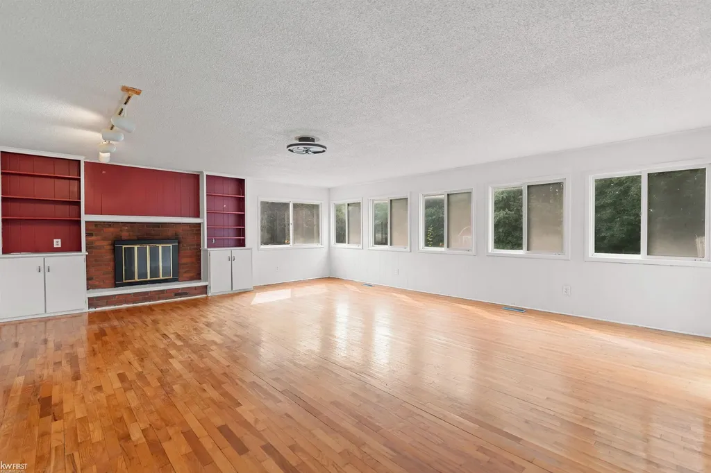 4333 Post Drive Flint Charter Township MI 48532