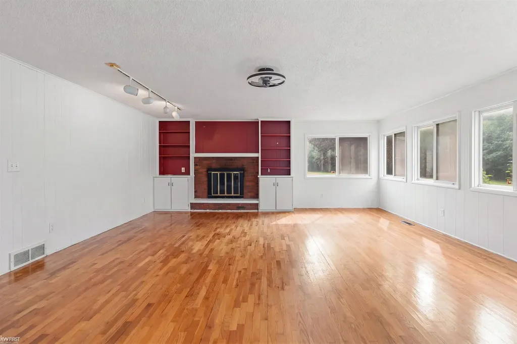 4333 Post Drive Flint Charter Township MI 48532