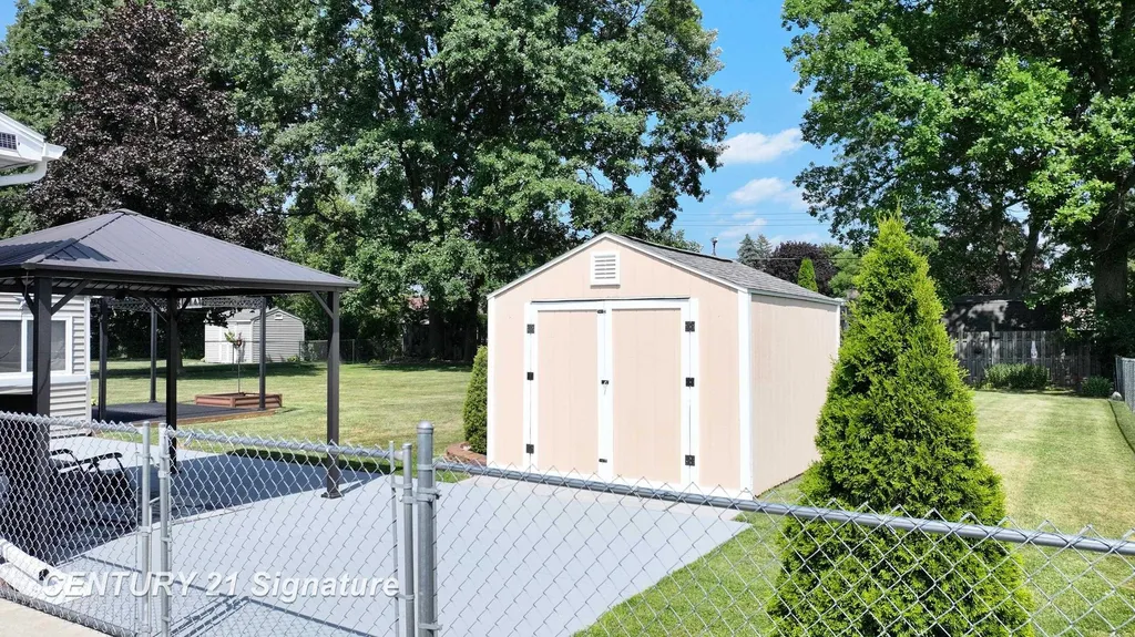 2216 Cashin Street Burton City MI 48509