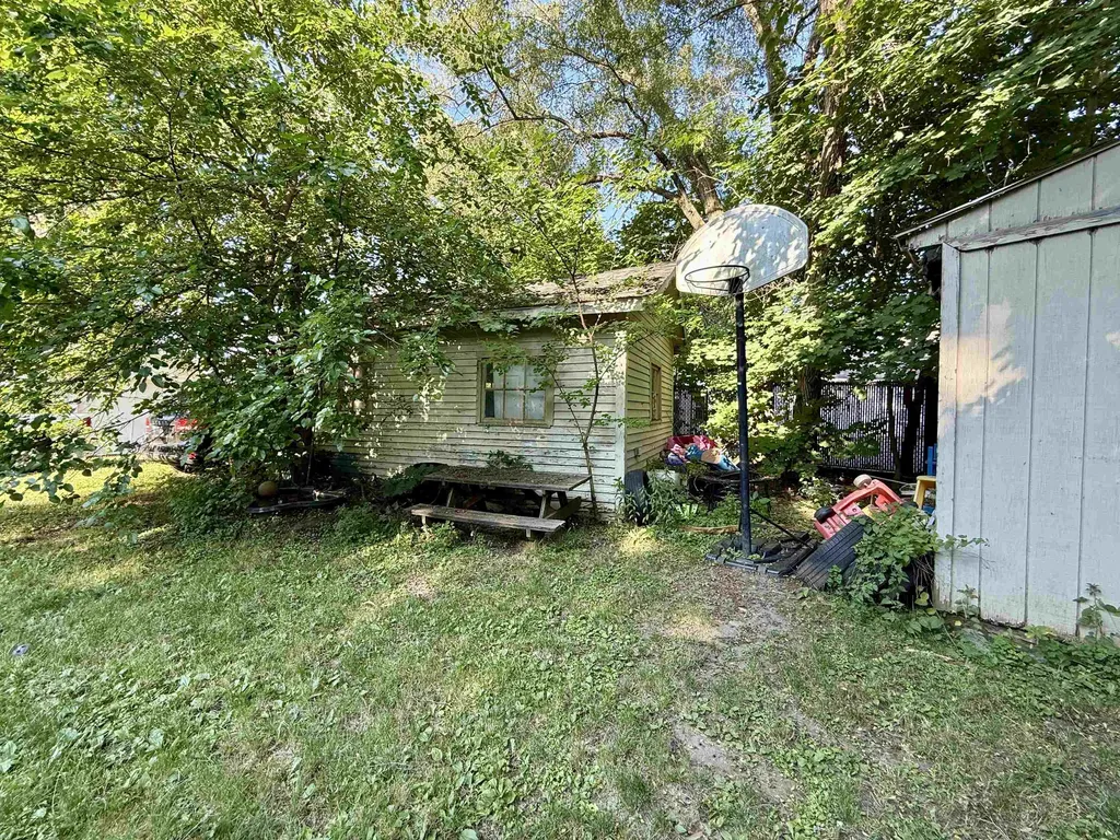 925 S Ball Street Owosso City MI 48867