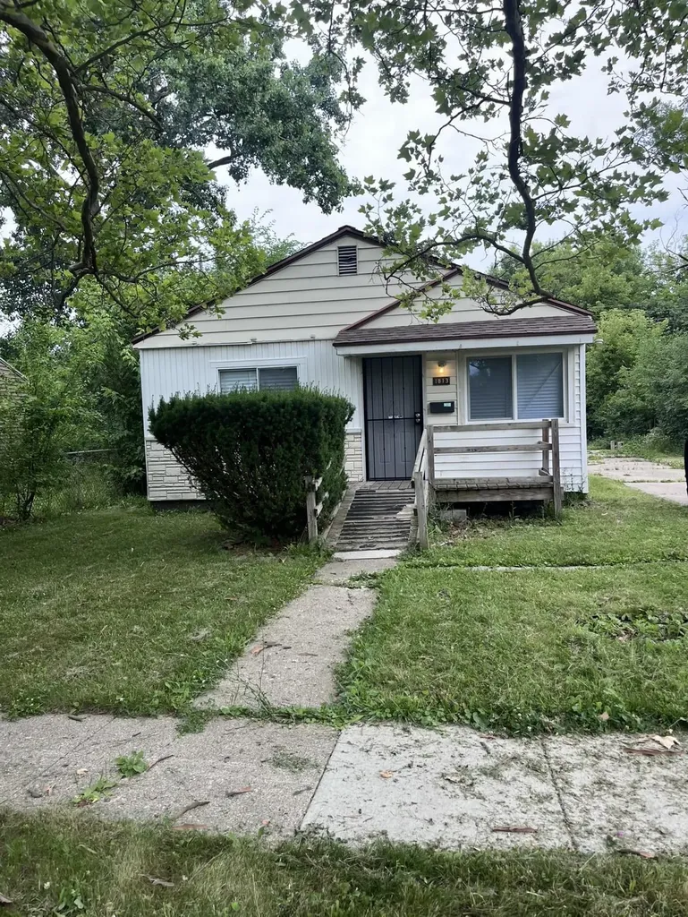 1813 Polly Street Flint City MI 48505