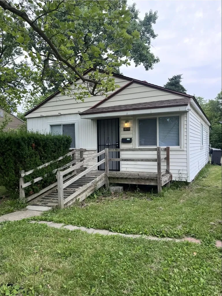 1813 Polly Street Flint City MI 48505