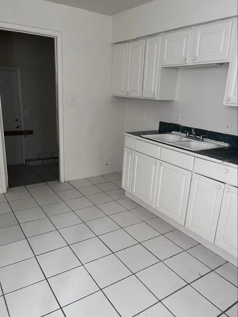 1822 Polly Street Flint City MI 48505