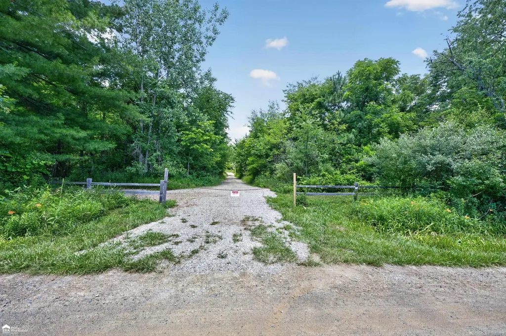 5498 Piersonville Road Marathon Township MI 48421