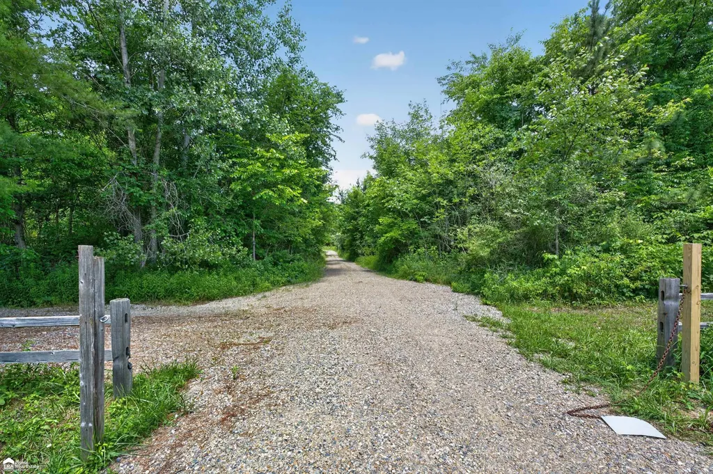 5498 Piersonville Road Marathon Township MI 48421