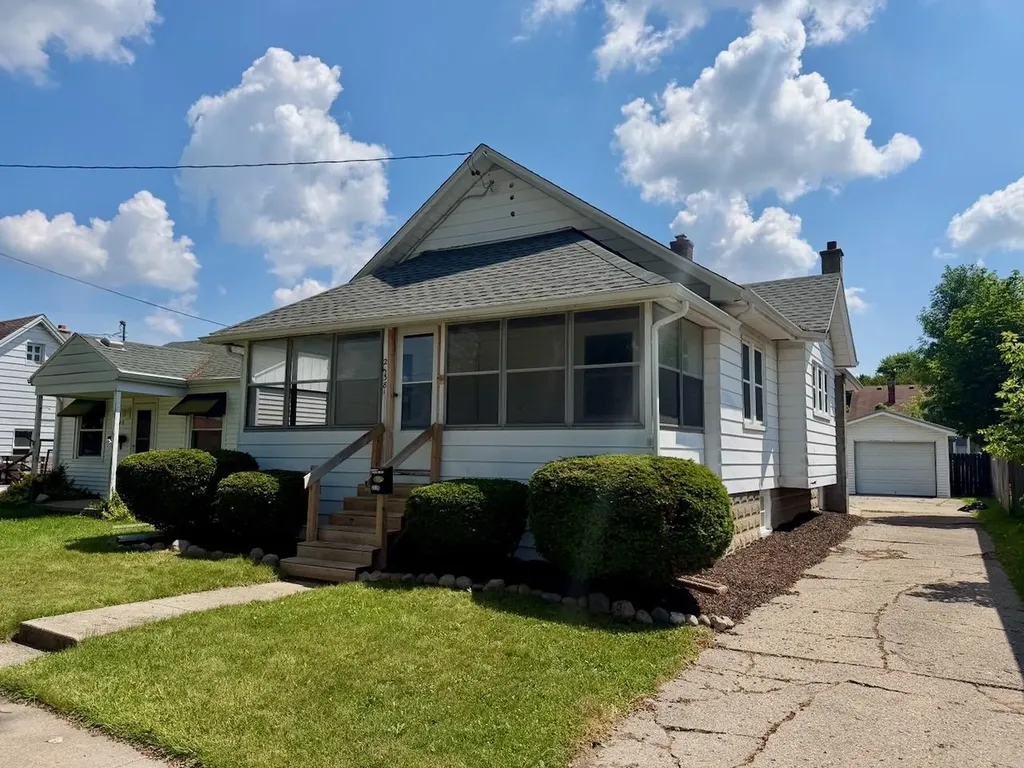 2338 N Charles Street Saginaw City MI 48602