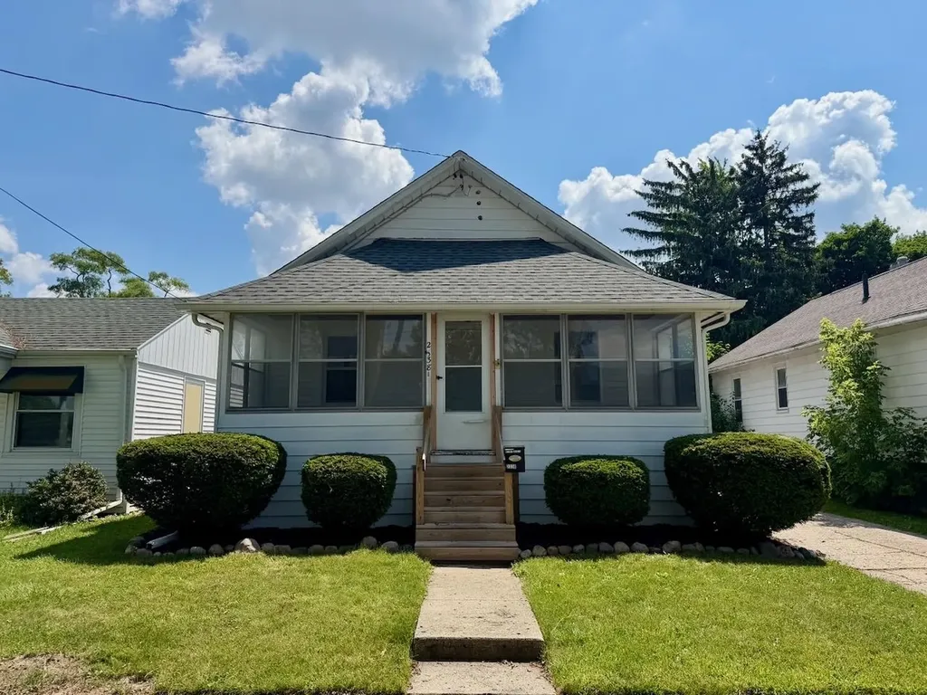 2338 N Charles Street Saginaw City MI 48602
