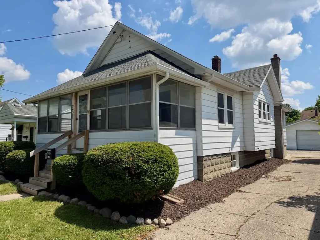 2338 N Charles Street Saginaw City MI 48602
