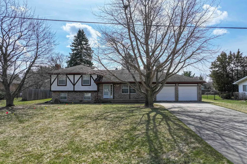 5226 Washtenaw Street Burton City MI 48509