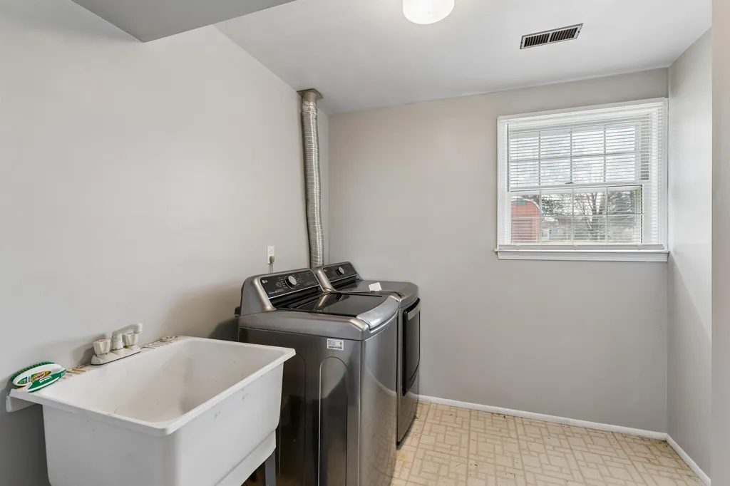 5226 Washtenaw Street Burton City MI 48509