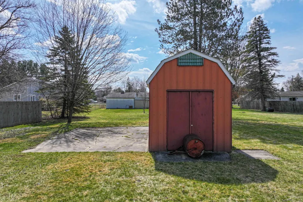 5226 Washtenaw Street Burton City MI 48509