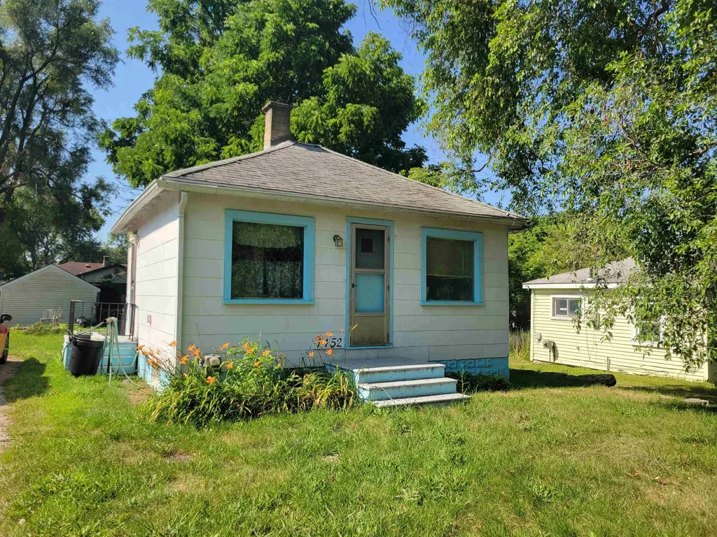 1452 Norton Street Burton City MI 48529