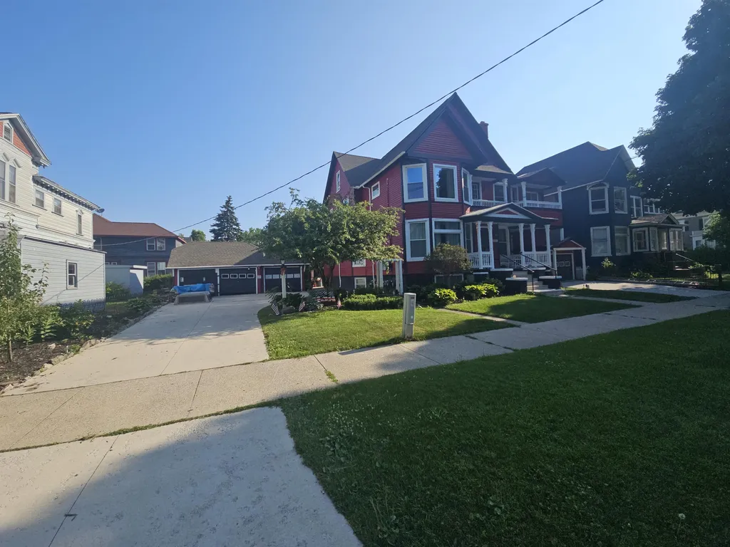 1109 5th Street Bay City City MI 48708