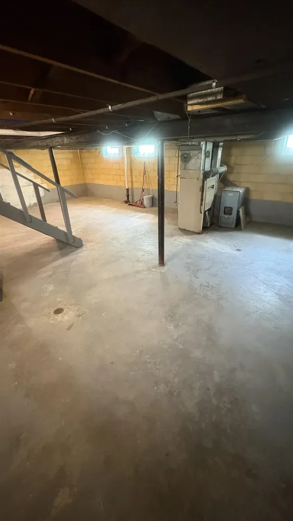 17690 Hoover Street Detroit City MI 48205