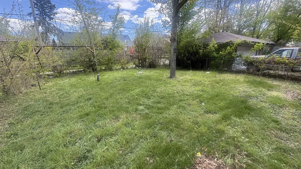 17690 Hoover Street Detroit City MI 48205