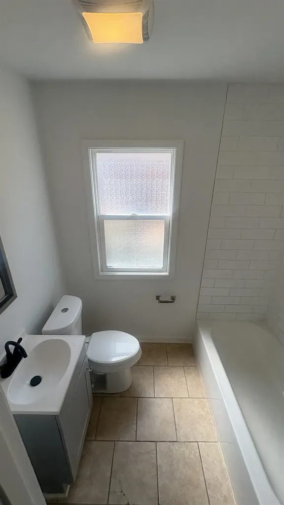17690 Hoover Street Detroit City MI 48205