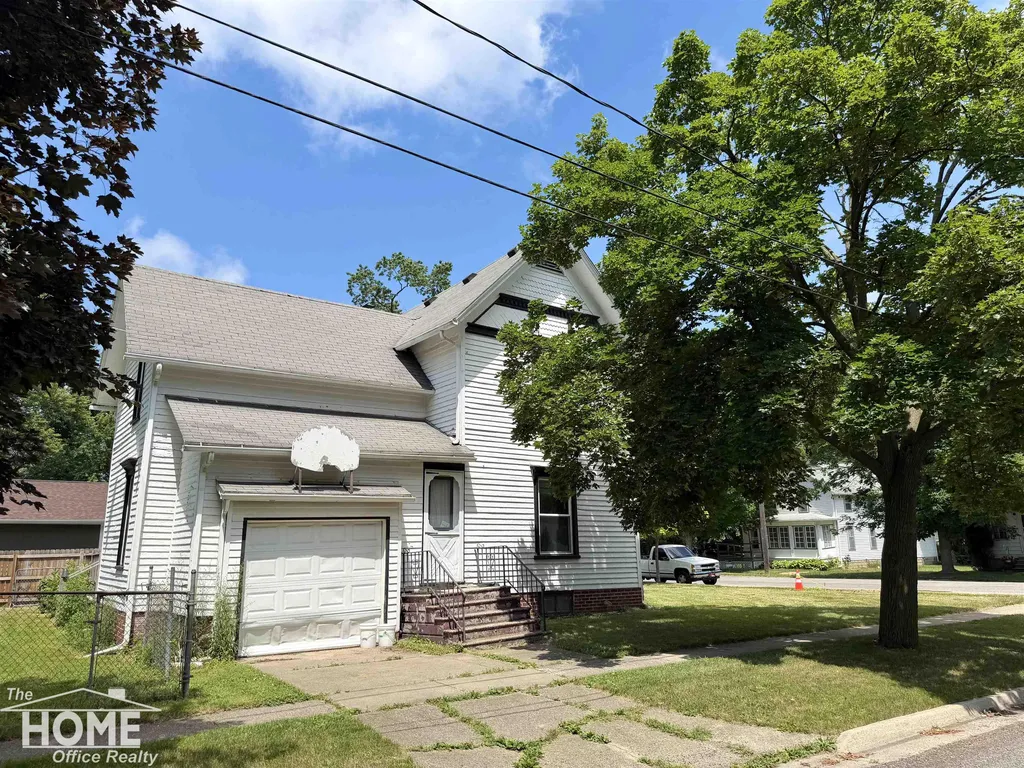 822 S Cedar Street Owosso City MI 48867