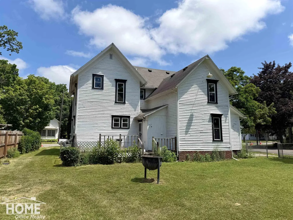 822 S Cedar Street Owosso City MI 48867