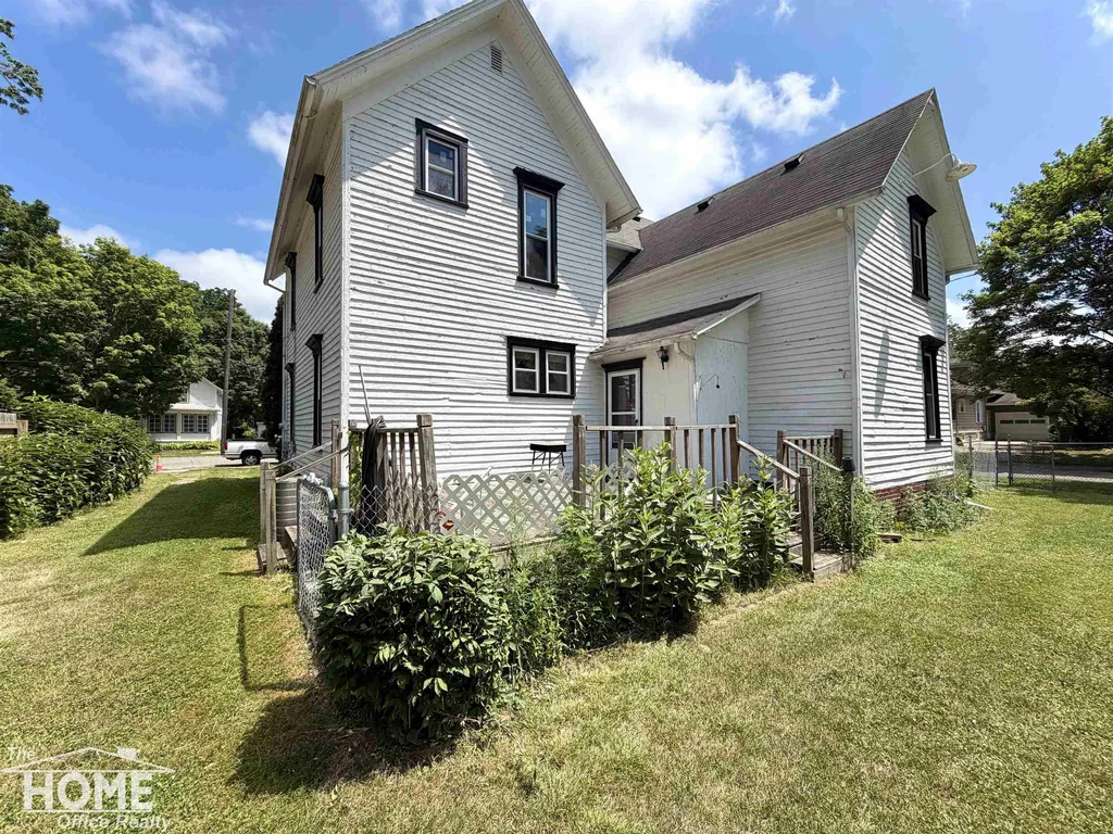 822 S Cedar Street Owosso City MI 48867