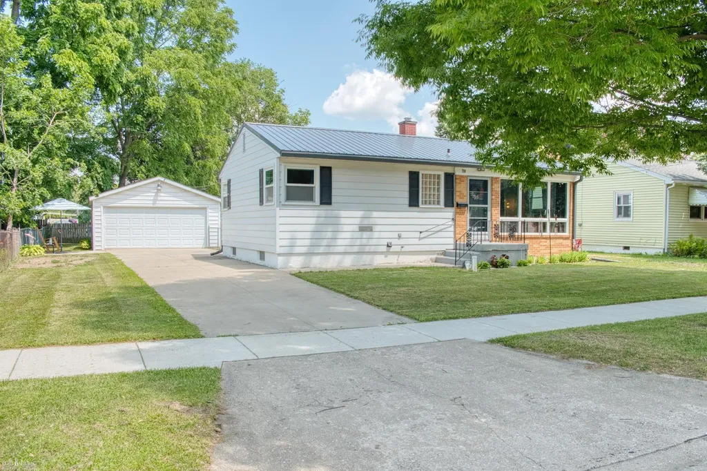 718 Ament Street Owosso City MI 48867
