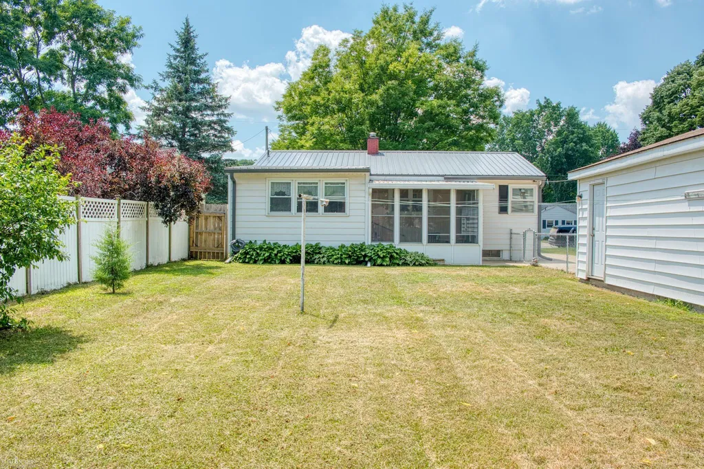 718 Ament Street Owosso City MI 48867