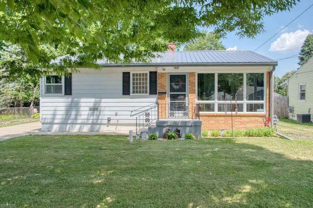 718 Ament Street Owosso City MI 48867