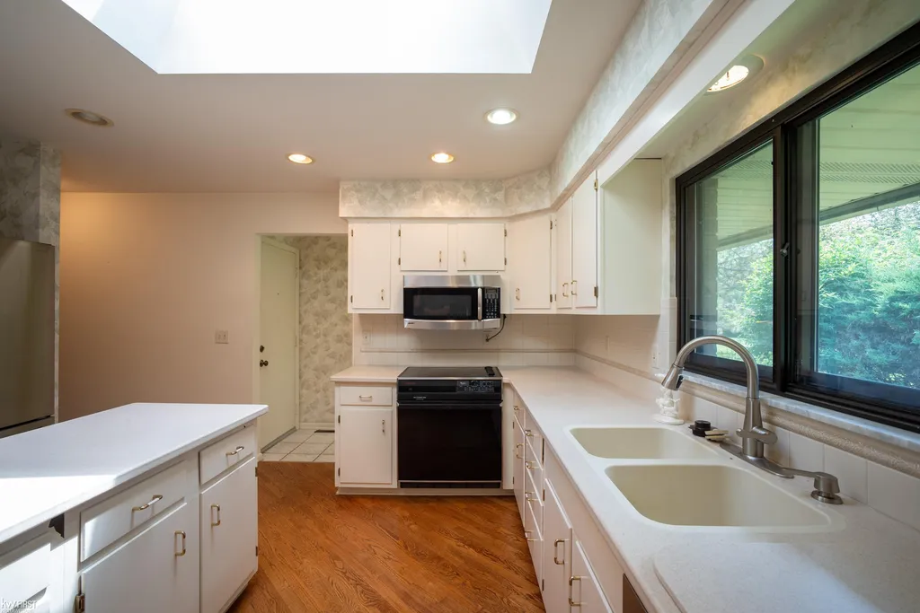9394 Oakmont Oakmont Drive Unknown City MI 48439