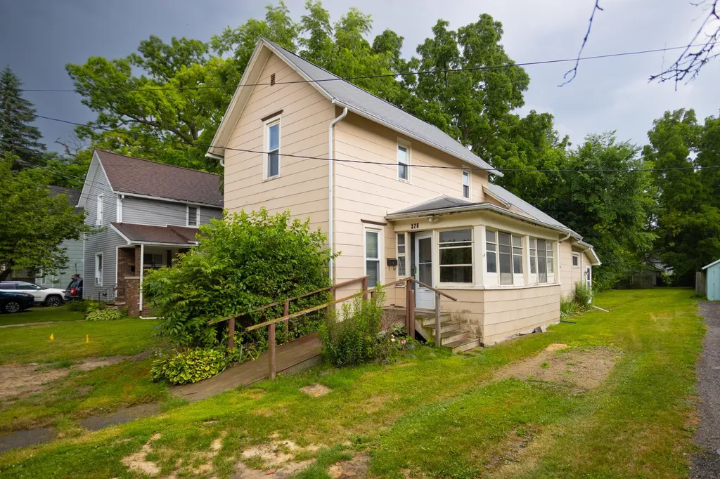 526 E Williams Street Owosso City MI 48867
