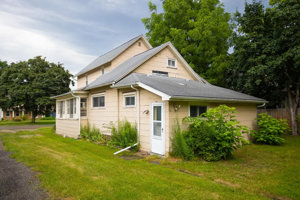 526 E Williams Street Owosso City MI 48867