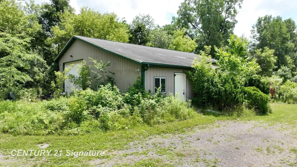 3349 W Lake Road Vienna Charter Township MI 48420