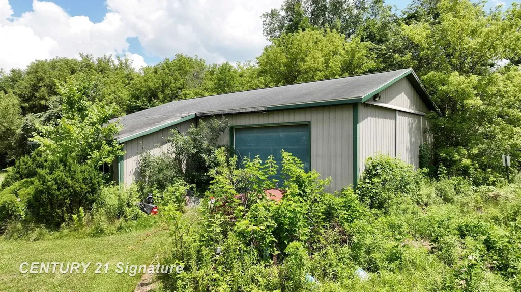 3349 W Lake Road Vienna Charter Township MI 48420