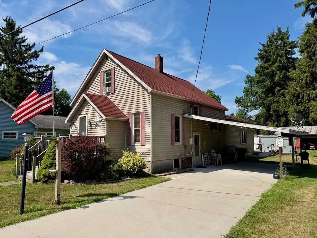 623 N Line Street Chesaning Village MI 48616