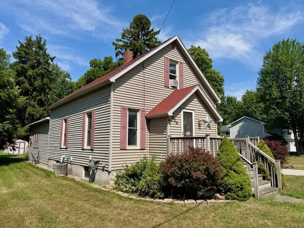 623 N Line Street Chesaning Village MI 48616