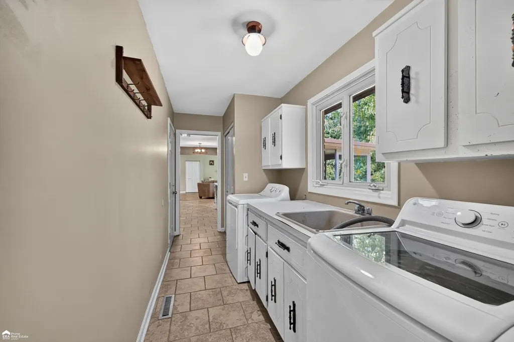 1392 Wagon Wheel Circle Grand Blanc Charter Township MI 48439