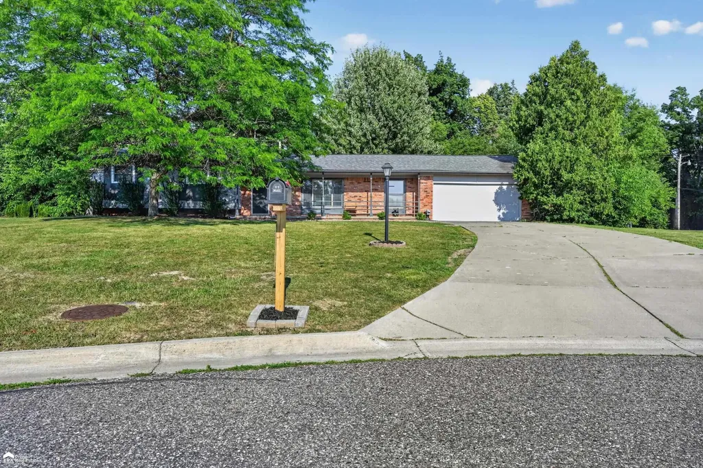 1392 Wagon Wheel Circle Grand Blanc Charter Township MI 48439