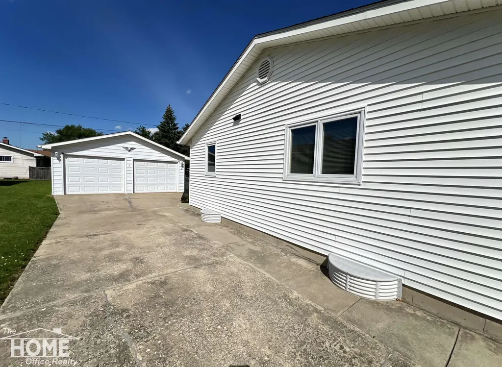 809 Moore Street Owosso City MI 48867