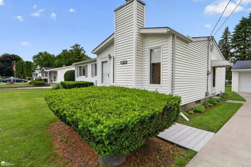 1442 Kettering Avenue Burton City MI 48509