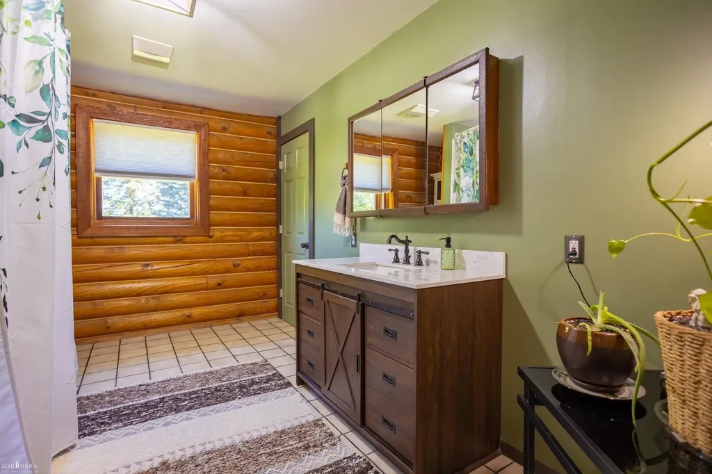 7366 Simpson Road Middlebury Township MI 48866