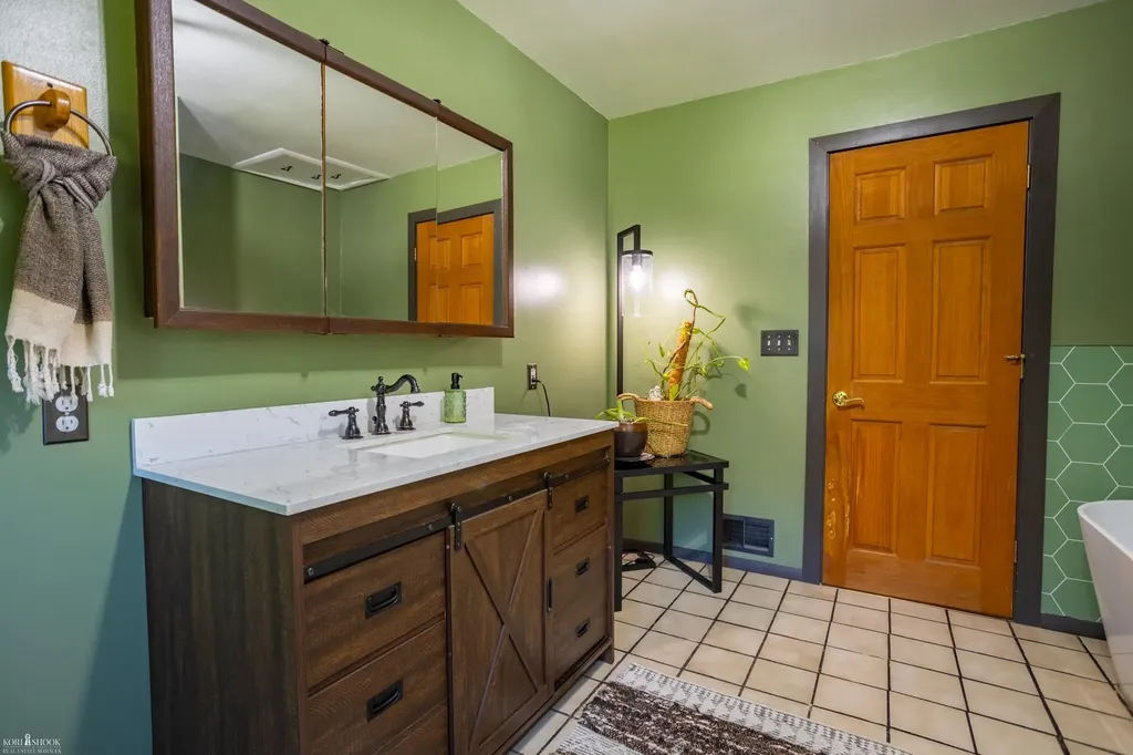 7366 Simpson Road Middlebury Township MI 48866